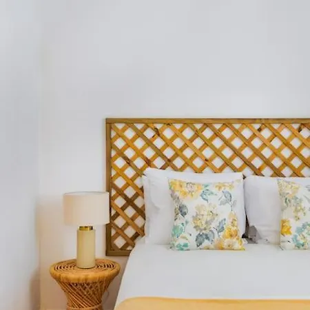 Santana | Walk To Metro & Downtown Лиссабон