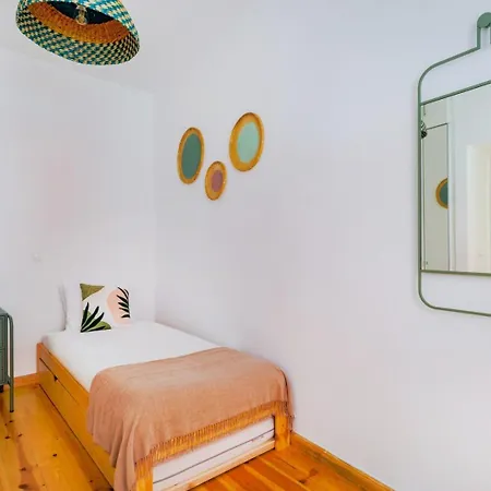 Santana | Walk To Metro & Downtown リスボン