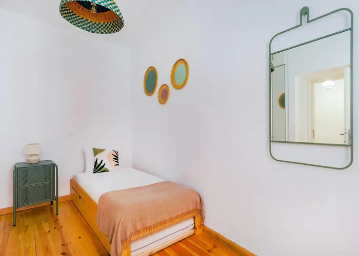 Santana | Walk To Metro & Downtown Lisboa