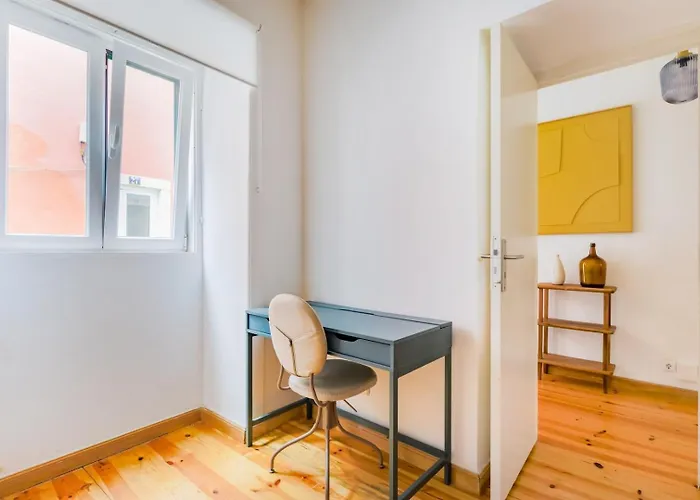 Santana | Walk To Metro & Downtown Lisboa