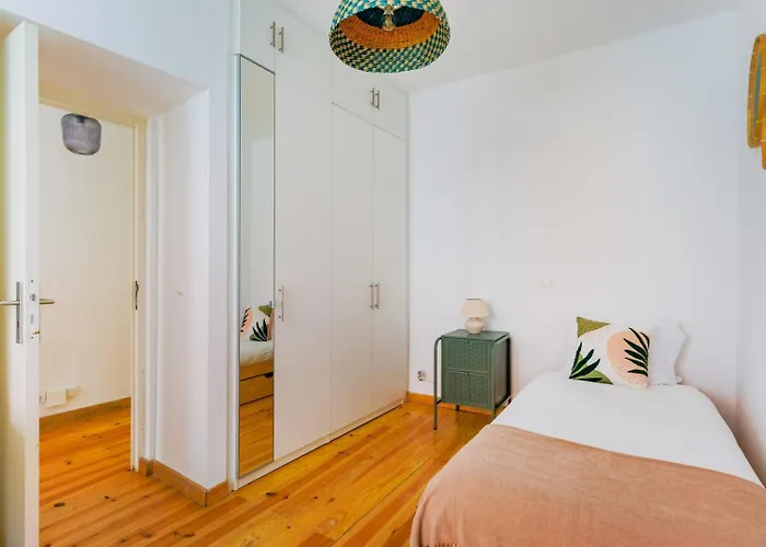 Santana | Walk To Metro & Downtown Apartment Lissabon