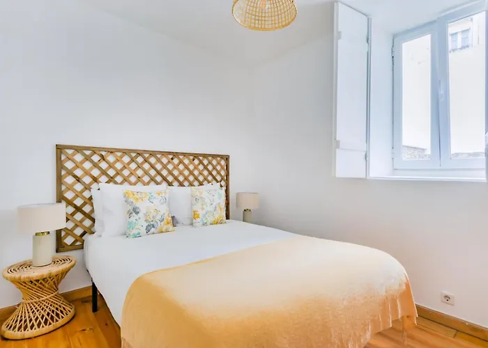 Santana | Walk To Metro & Downtown * Lisboa