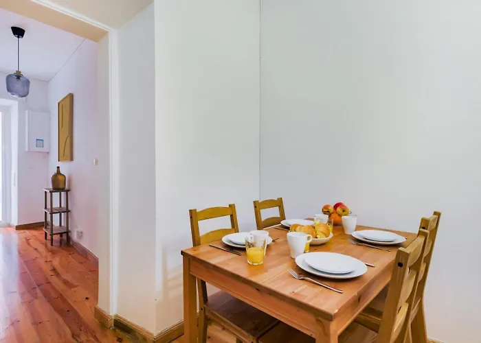 Santana | Walk To Metro & Downtown * Lisboa