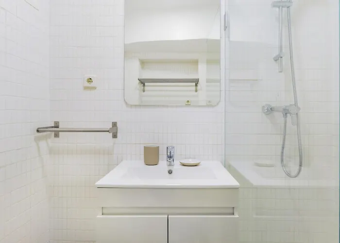 Santana | Walk To Metro & Downtown *