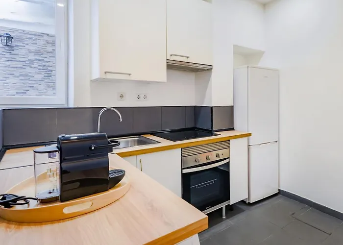 Apartment Santana | Walk To Metro & Downtown Lissabon