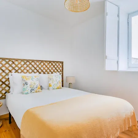 Santana | Walk To Metro & Downtown * Lisboa