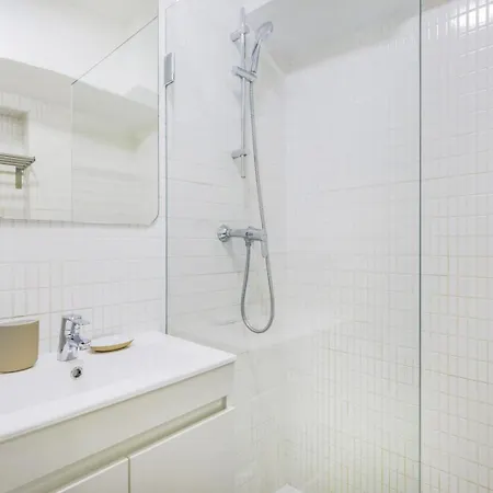 Santana | Walk To Metro & Downtown