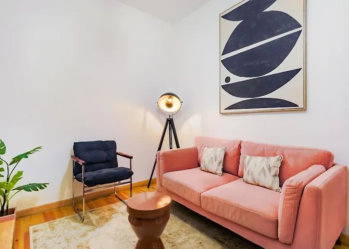 Apartman Santana | Walk To Metro & Downtown *