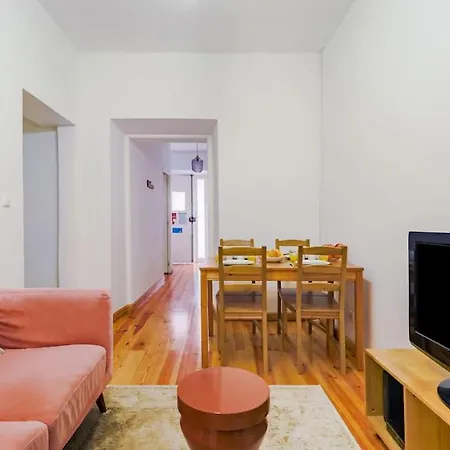 Santana | Walk To Metro & Downtown * Lissabon